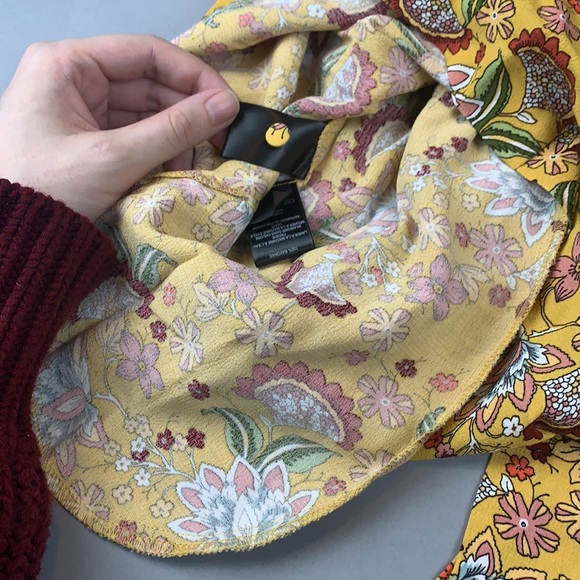 NWT Sanctuary Yellow Floral Flutter Sleeve Romper - Picture 10 of 13